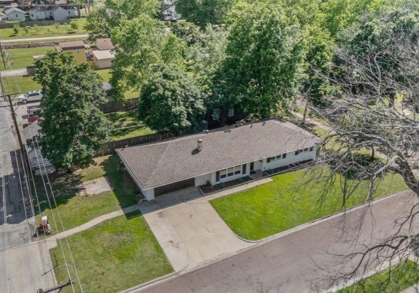 28-web-or-mls-123 W Douglas St-127 (1)